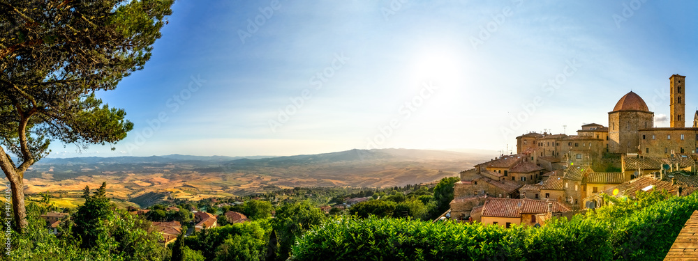 Fototapeta premium Volterra, wieś w Toskanii