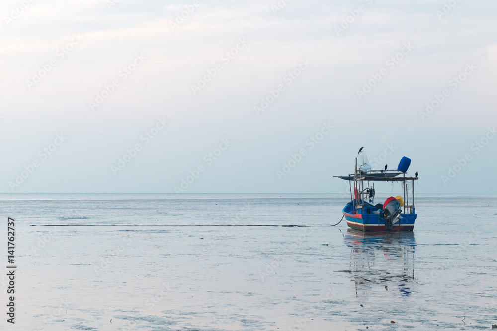 Obraz premium Fishing boat on dock