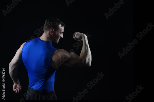 handsome bodybuilder man with muscular body training in gym © be free