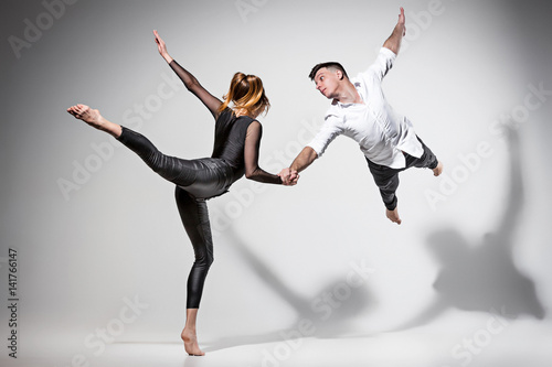 Fototapeta Naklejka Na Ścianę i Meble -  Two people dancing