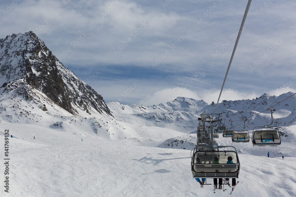 Ötztaler Alpen im Winter mit Sessellift Ötztaler Alpen im Winter mit Sessellift