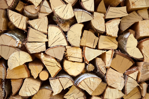 Gestapelte Holzscheite als Kamin Holz