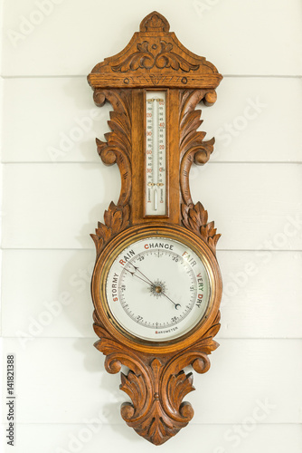 Foto Antique vintage barometer