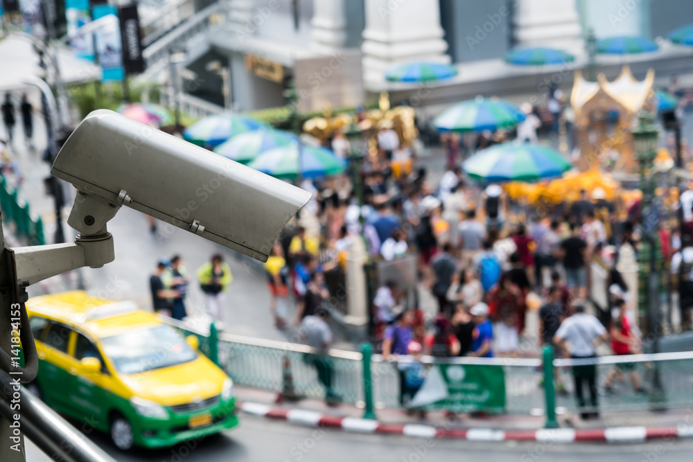 Obraz premium CCTV Camera surveillance on the big city