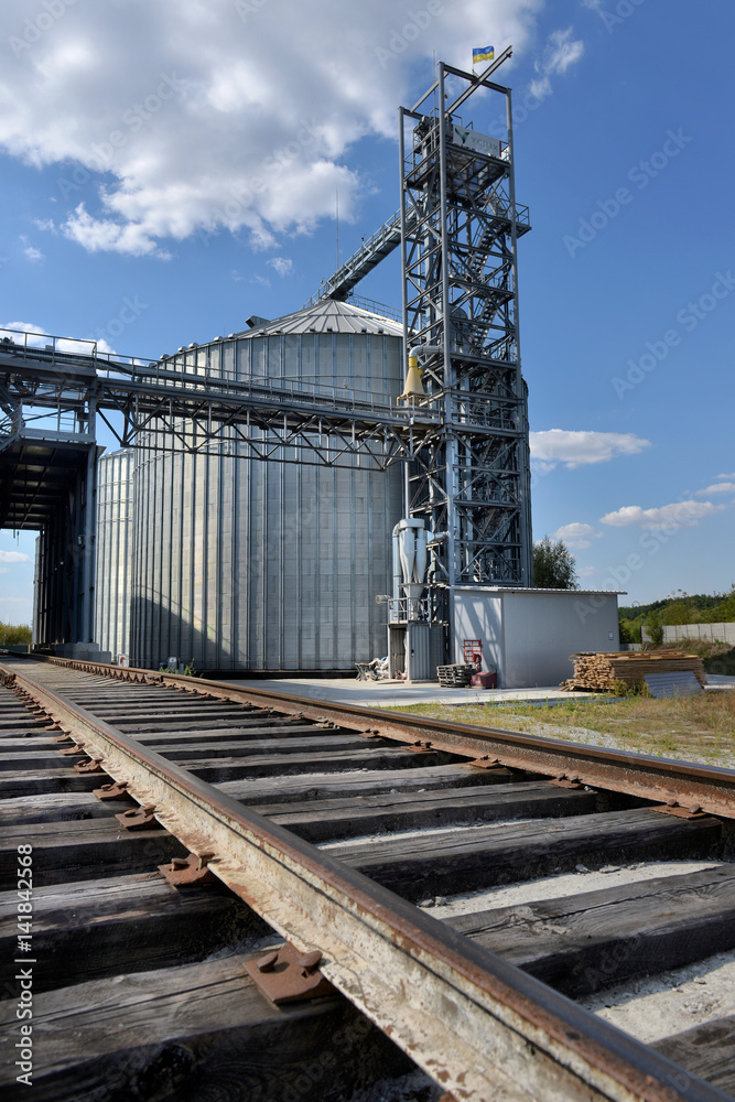 Building Exterior, Storage and drying of grains, wheat, corn, soy, sunflower Building Exterior, Storage and drying of grains, wheat, corn, soy, sunflower