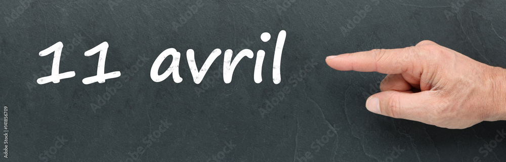 Obraz premium 11 avril à la craie et montrer du doigt sur ardoise