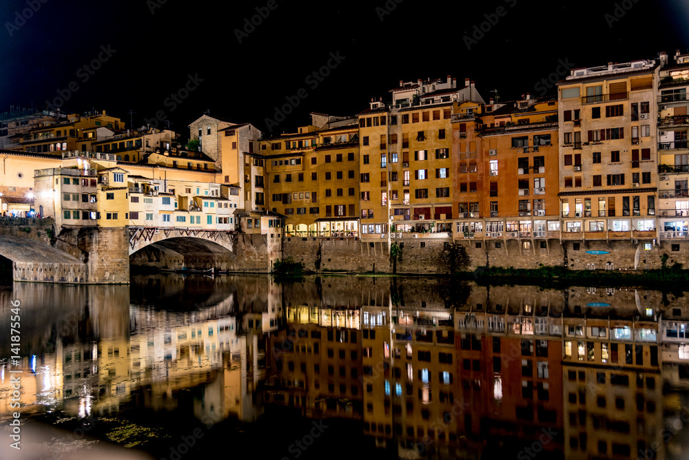 Fototapeta premium view of Florence with the old bridge in the heart of Tuscany