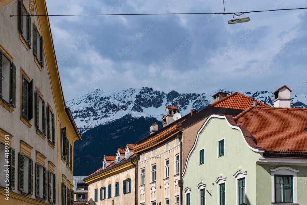 Innsbruck Wiltener Platzl mit Blick auf Nordkette