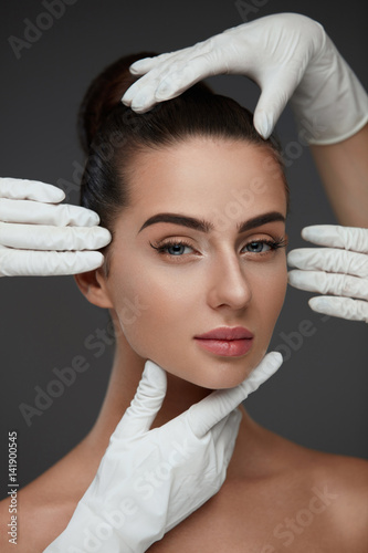 Tableau sur toile Beauty Face. Beautiful Woman Before Plastic Surgery Operation