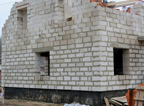 Construction of a house of white foam blocks