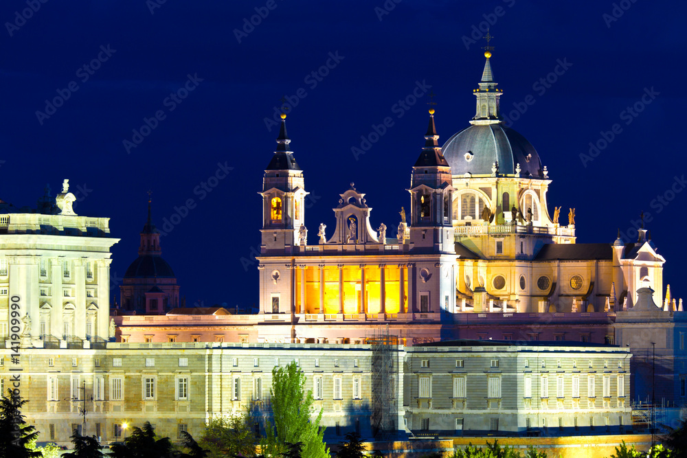 Fototapeta premium Almudena Cathedral at Night, Madrid, Spain