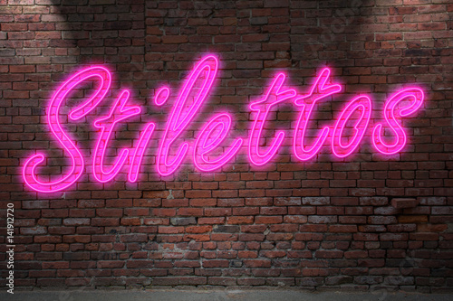 Canvastavla Leuchtreklame Stilettos an Ziegelsteinmauer