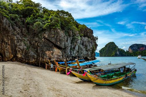 Obraz na płótnie Boats on the beach of Phuket, Thailand w salonie