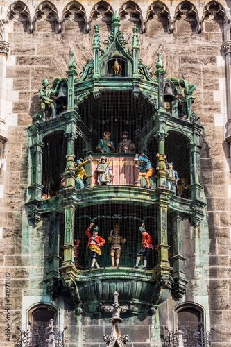 Glockenspiel mit historischen Szenen im Neuen Rathaus in München photo