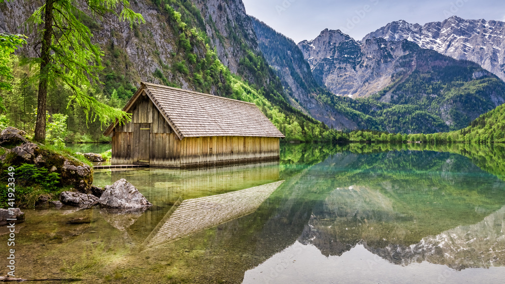 Obraz premium Obersee lake and small wooden cottage, Alps, Germany, Europe