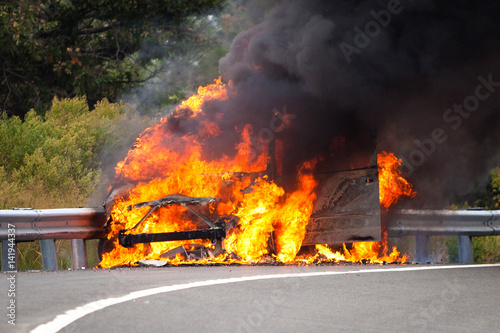 Car on fire © PhotoSpirit
