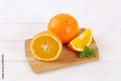 whole and sliced oranges