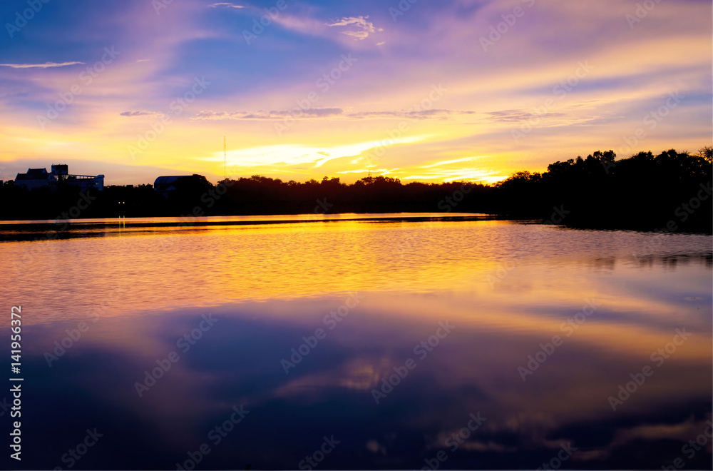 Fototapeta premium Golden sunset on the lake