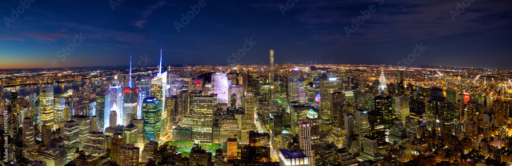 Obraz premium Aerial view panorama of Manhattan New York City at night