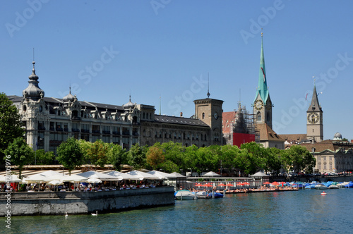 Ein Bad mitten in der Stadt Zürich: Die Frauen-Badi an der Limmat. Taking a bath in the middle of the City of Zürich at the women-bath at the Limmat River