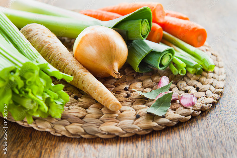 Φωτογραφία Vegetable Ingredients for cooking Stock Broth for Soup: leeks, carrots, onion, celery, shallots, parsley, herbs