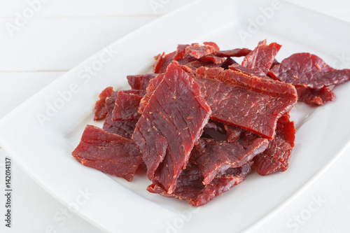 Obraz w ramie Beef jerky pieces on white dish.
