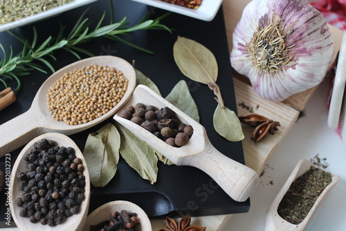 spices and herbs, spice, herb, pepper, garlic, mustard, clove, allspice, nutmeg, anise, anise star seed, chili, dried chilis, bay leaf, cinnamon, 