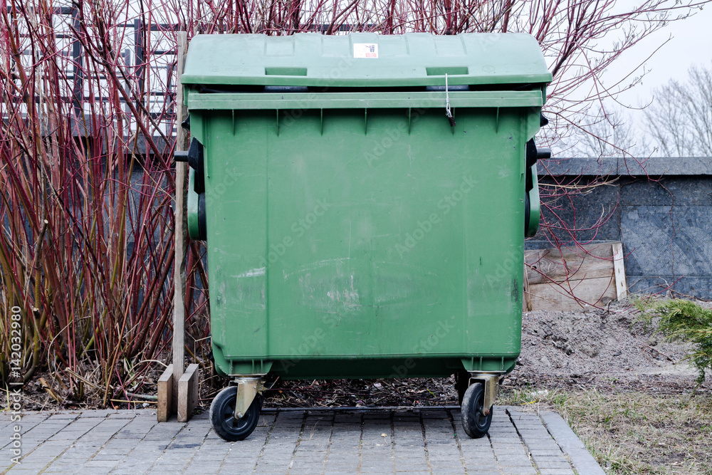Dung tank. Dung container. Tank debris. Dung tank. Dung container. Tank debris.