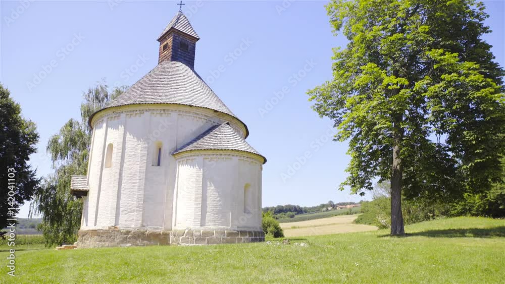 Push-in camera on famous historical Slovenian rotunda church in Selo 4K
Push-in camera on famous historical Slovenian rotunda church in Selo 4K