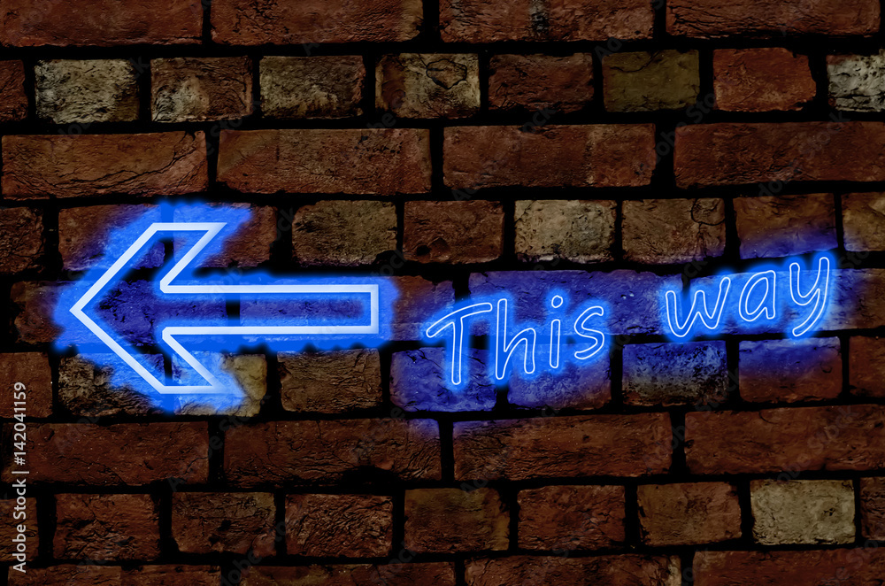 Obraz premium Arrow direction on brick seamless wall