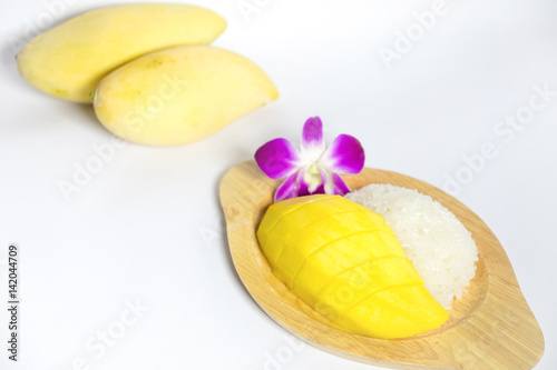 mango with sticky rice in coconut milk