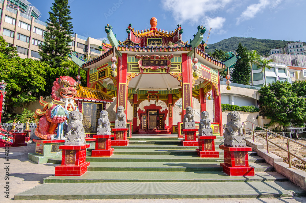 Obraz premium Chinese pavilion in Kwan Yin Temple on Repulse Bay, Hong Kong..