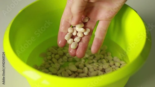 Soaked haricot in a pan