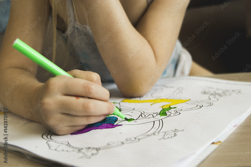 Drawing lessons with colored felt-tip pens Drawing lessons with colored felt-tip pens