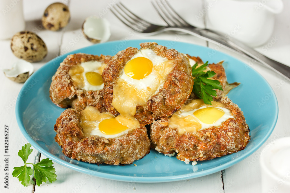 Baked eggs in minced meat nests Baked eggs in minced meat nests