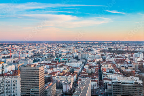 Panorama de Lyon au soleil couchant vu du haut  © Gerald Villena
