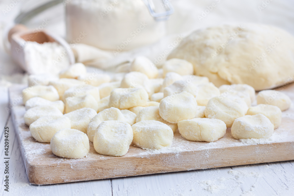 Making traditional russian, ukrainian cottage cheese 