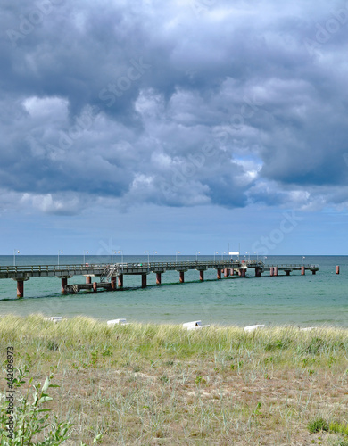 Seebr  cke von G  hren auf der Insel R  gen Ostsee Mecklenburg-Vorpommern Deutschland