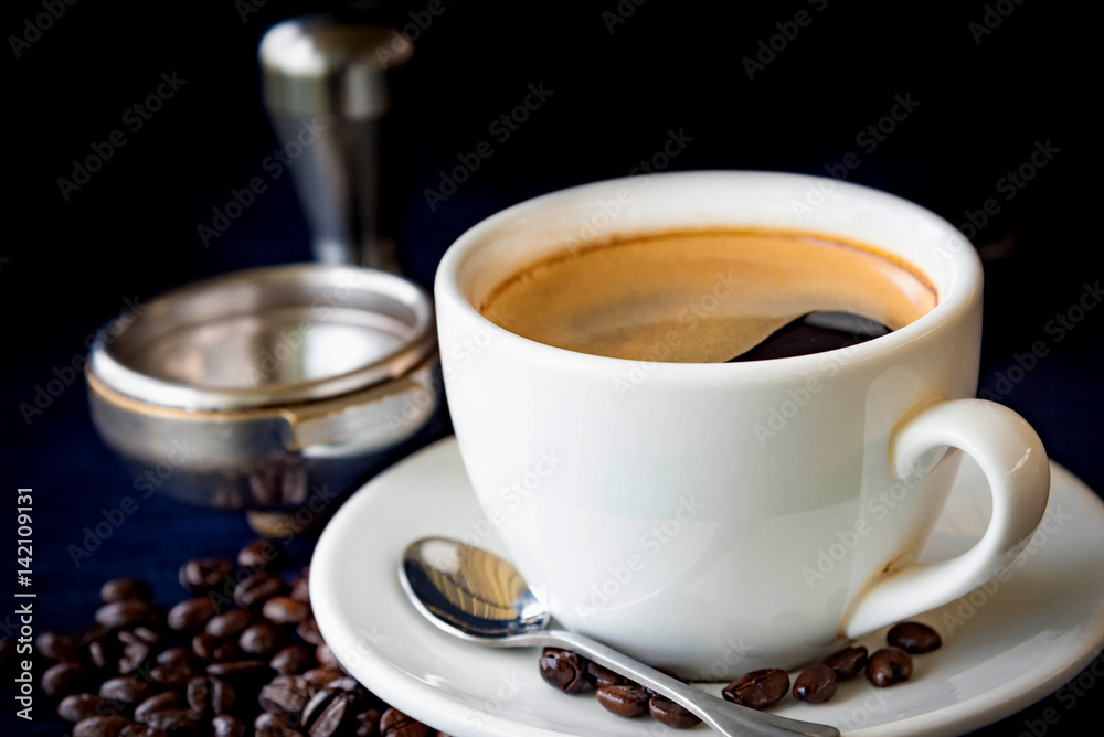 Fototapeta premium Coffee cup and beans with Equipment for coffee