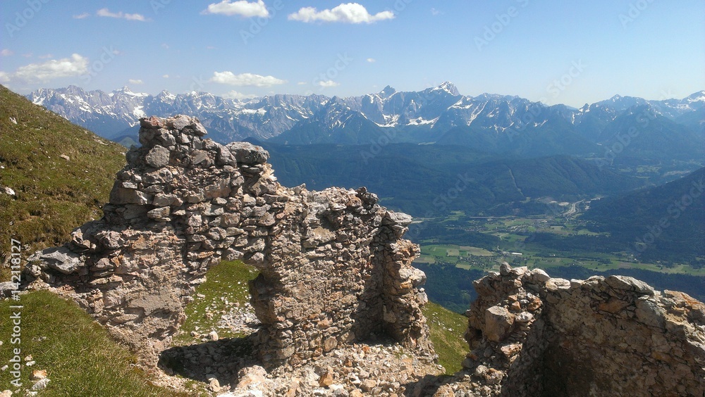 Naklejka premium Stone ruin in the mountains