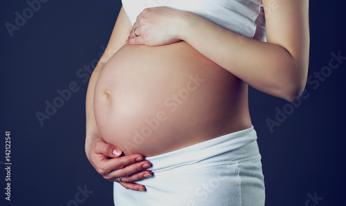 body of a pregnant woman © LanaK