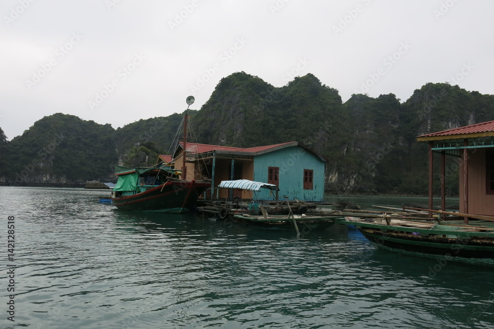 Village flottant, Baie d'Ha Long, Vietnam
