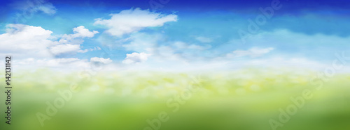 Landschaft Himmel Wolken Wiese Gras - Fr  hling Sommer Ostern - Banner   Hintergrund weichgezeichnet abgesoftet - Background blurred Copy space text space - Freiraum f  r Text