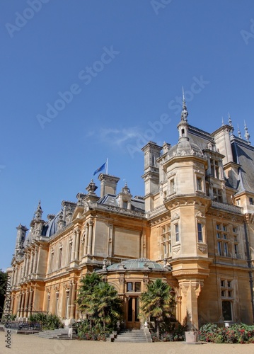 château de style néo-renaissance et jardin de style Français