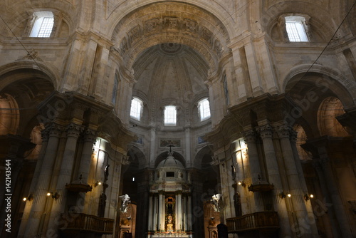 Innenansicht der Kathedrale de la Santa Cruz  in C  diz  Andalusien  Spanien