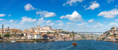 Fototapeta Naklejka Na Ścianę i Meble -  Tourist boat and Douro River in Porto