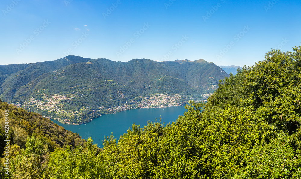 Panoramic view of lake Como in Italy