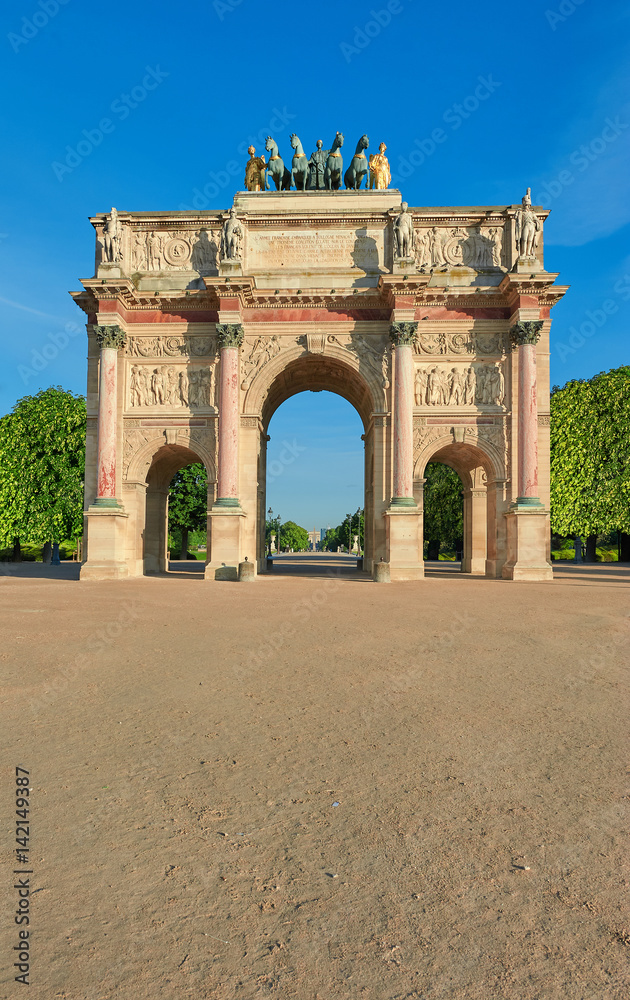 Arc de Triomphe du Carrousel in Paris, front view