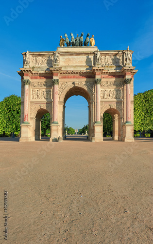 Arc de Triomphe du Carrousel in Paris, front view