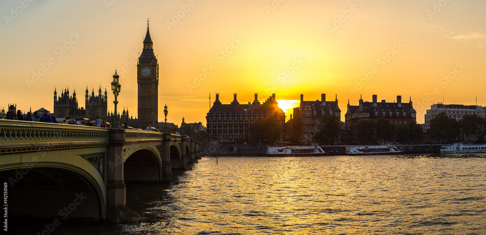 Naklejka premium Big Ben, Parliament, Westminster bridge in London